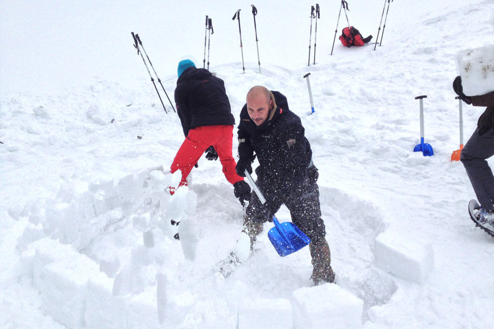 Iglu bauen im Allgäu